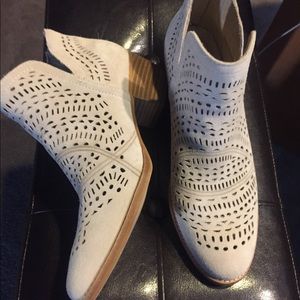 Earth booties💕 NEW WITHOUT BOX